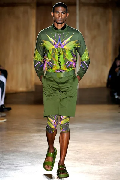 Look 24